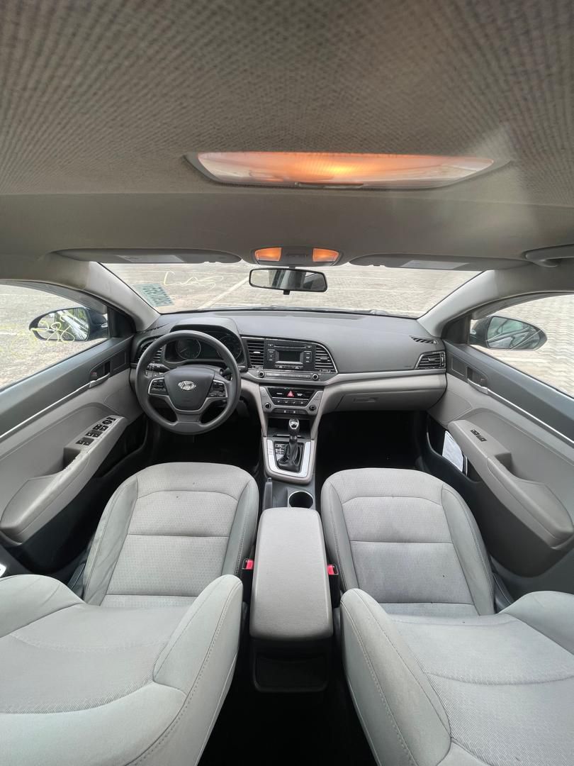 Hyundai Elantra Side